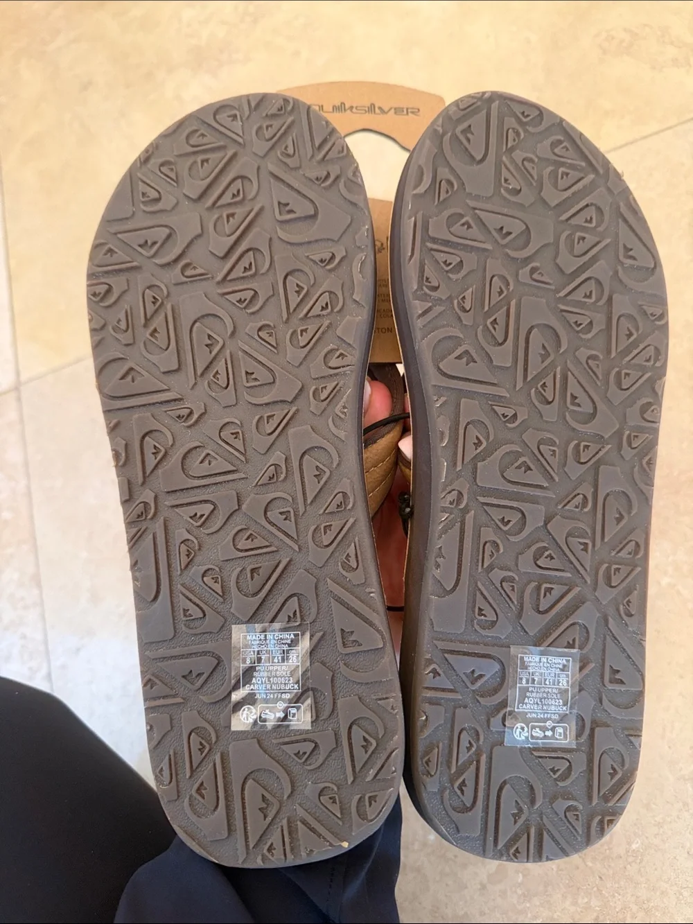 NWT Quiksilver Tan/Brown Men's Flip Flops Size 8